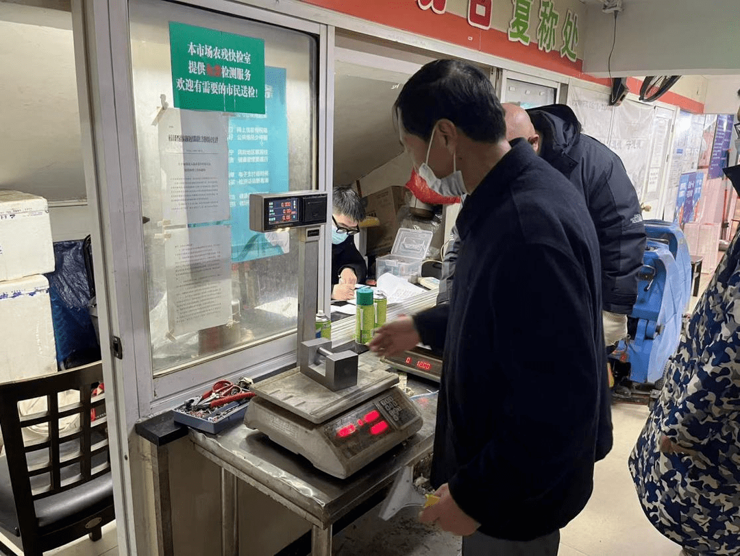 凯发K8一触即发电子配件农贸市场电子秤为电子秤做“体检”鼓楼区市场监管局开展农贸
