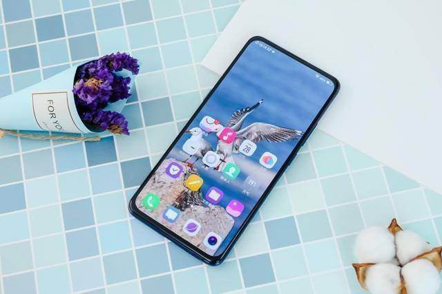 k8凯发手机零件手机线下销售挺进商场已成手机线下销售主要形式vivo、OPPO加
